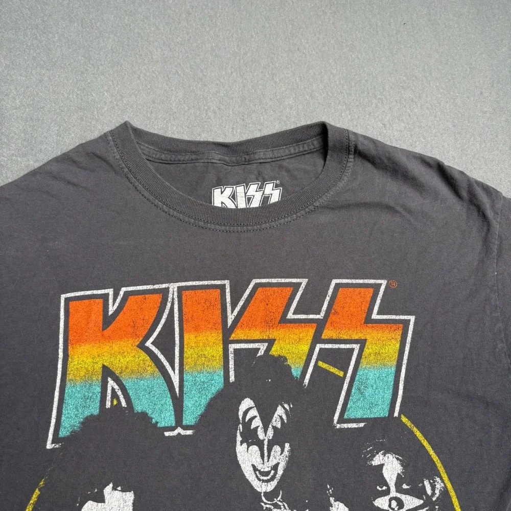 KISS Rock and Roll All Nite Band Tee Charc Gray Graphic T-Shirt Small Mad Engine